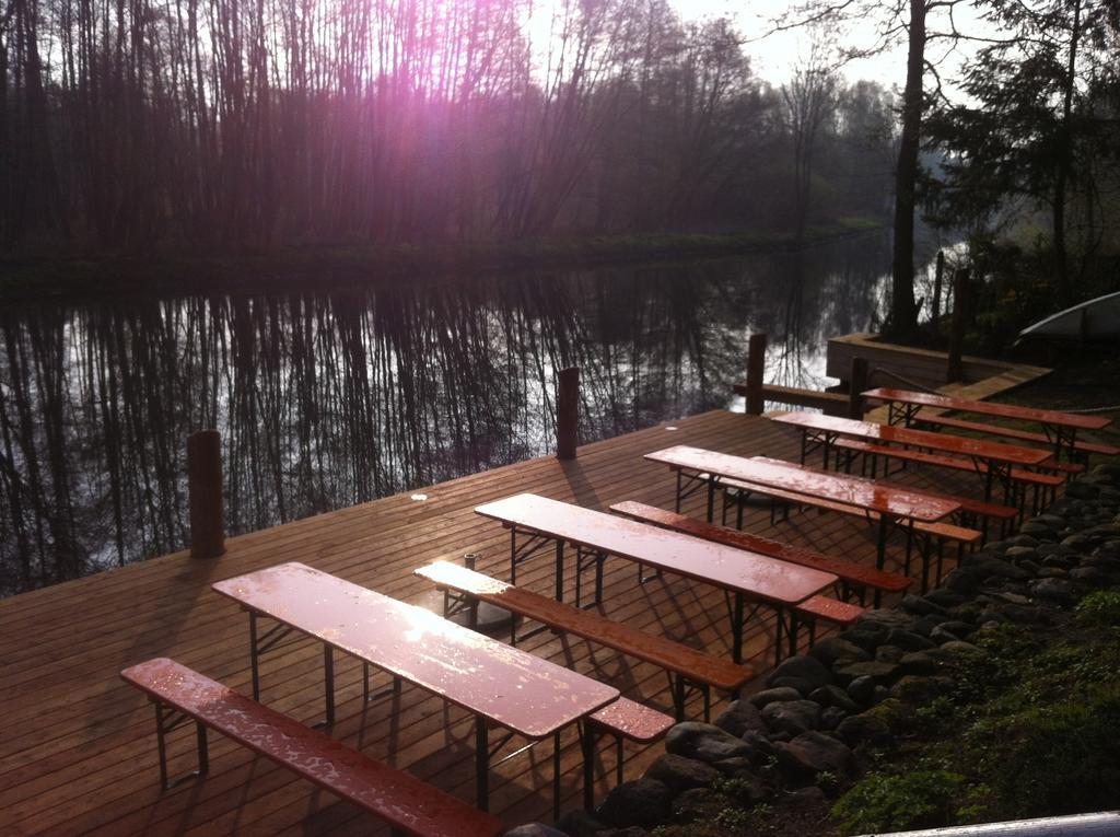 Café&Pension Am Brunnen Parchim Extérieur photo