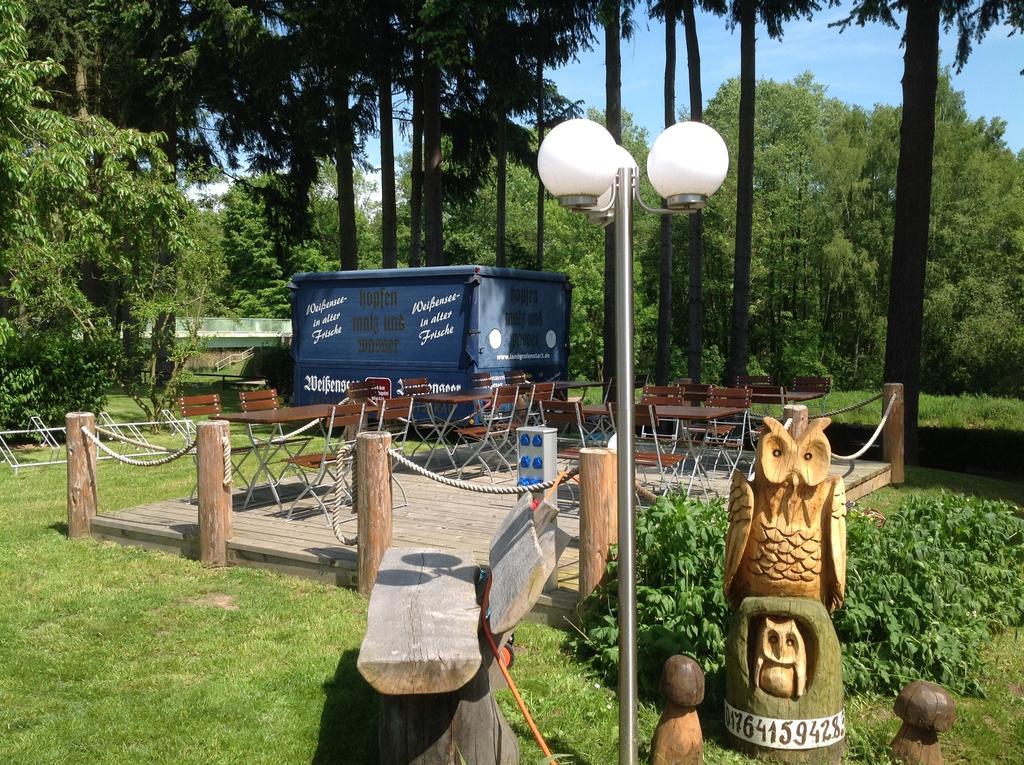 Café&Pension Am Brunnen Parchim Extérieur photo